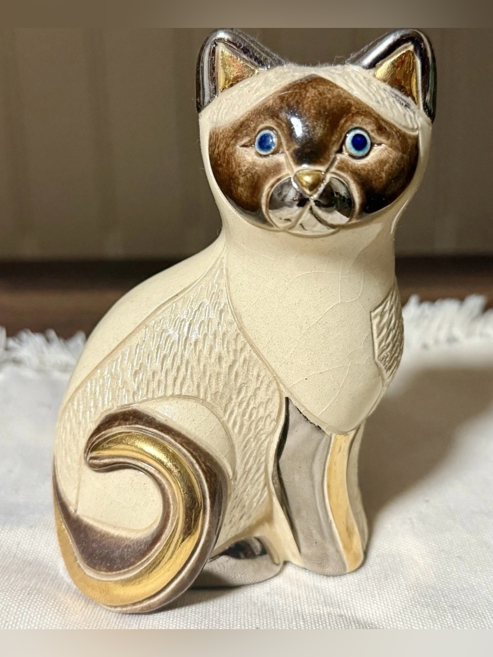 De Rosa Rinconada Siamese Cat Figurine Ornament With Platinum and Gold Accents